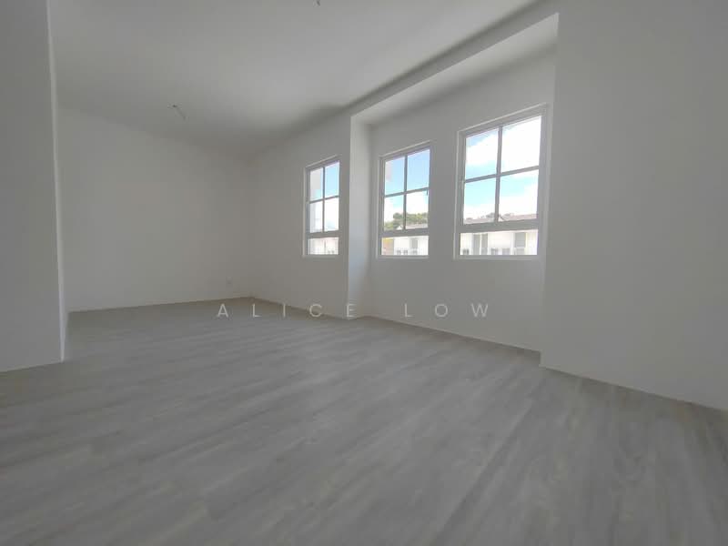 Rumah Teres 2 Tingkat untuk Dijual di Bandar Country Homes (Rawang) - Alice Low - Living Room - PropertyGuru.com.my