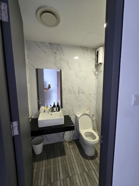 Servis Apartment untuk Disewa di Emporis - Ally Lee - Bathroom - PropertyGuru.com.my