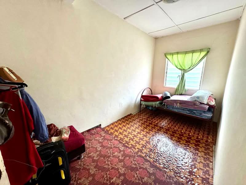 Rumah Teres 2 Tingkat untuk Dijual di Taman Tasik Semenyih (Semenyih) - Azli Ibrahim - Bedroom - PropertyGuru.com.my