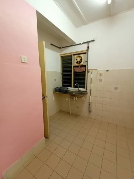 Apartment for Rent at Sri Cempaka (Taman Wawasan) - Yi Jun - Kitchen - PropertyGuru.com.my