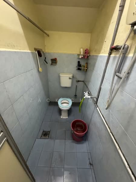 Rumah Teres 2 Tingkat untuk Dijual di Taman Johor Jaya (Johor Bahru) - Zack Chow - Bathroom - PropertyGuru.com.my