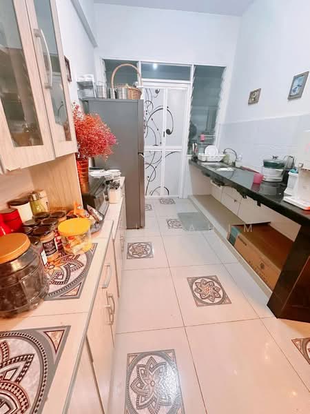 Service Residence for Sale at Saville @ Melawati - Azli Ibrahim - Kitchen - PropertyGuru.com.my
