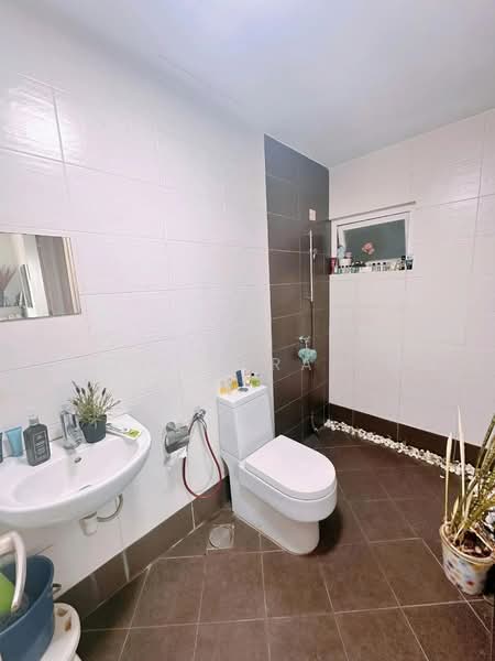Service Residence for Sale at Saville @ Melawati - Azli Ibrahim - Bathroom - PropertyGuru.com.my