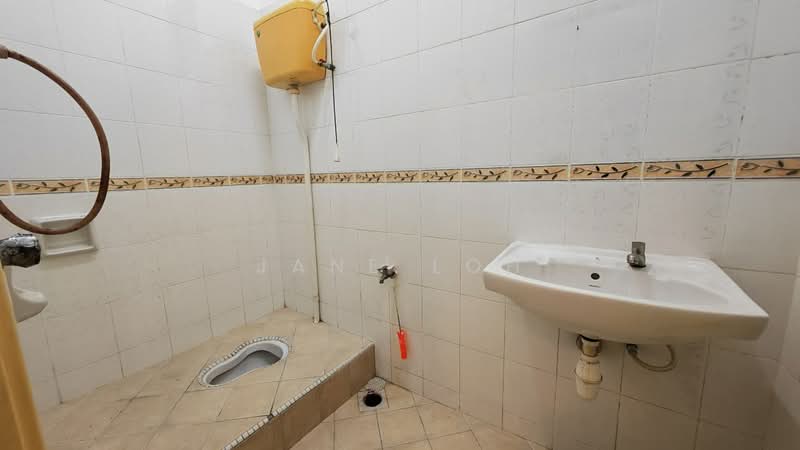 Rumah Teres 2 Tingkat untuk Dijual di Taman Setia Indah (Tebrau) - Jane Loh - Bathroom - PropertyGuru.com.my