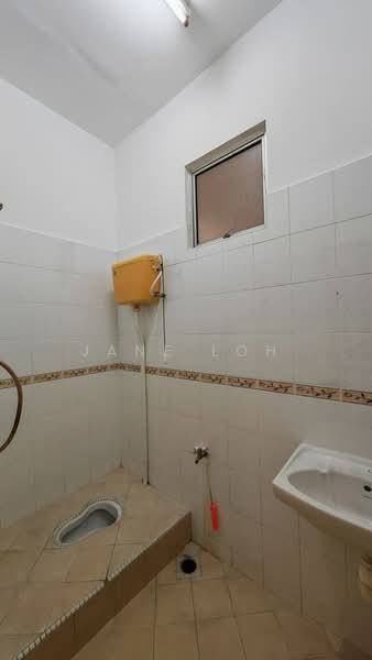 Rumah Teres 2 Tingkat untuk Dijual di Taman Setia Indah (Tebrau) - Jane Loh - Bathroom - PropertyGuru.com.my