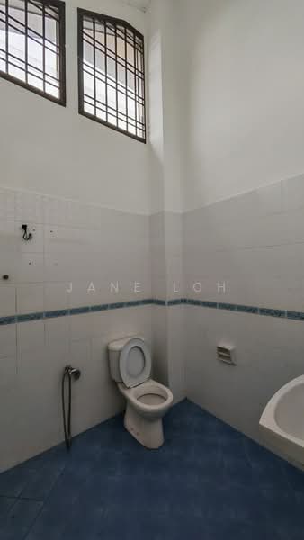 Rumah Teres 2 Tingkat untuk Dijual di Taman Setia Indah (Tebrau) - Jane Loh - Bathroom - PropertyGuru.com.my