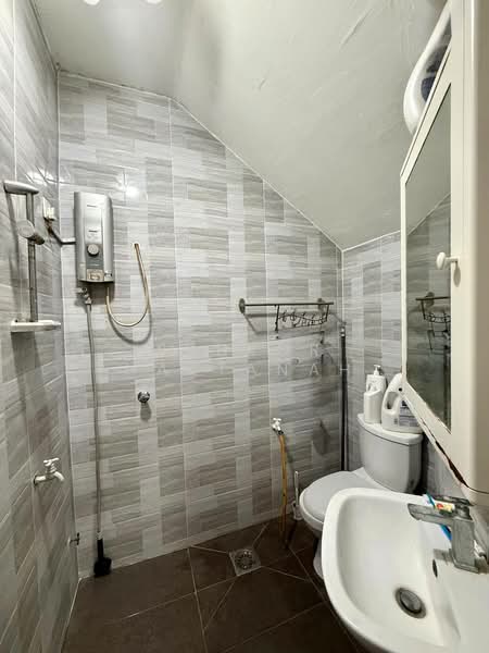 3-storey Terraced House for Sale in Batu Caves (Selangor) - Syukor Hartanah - Bathroom - PropertyGuru.com.my