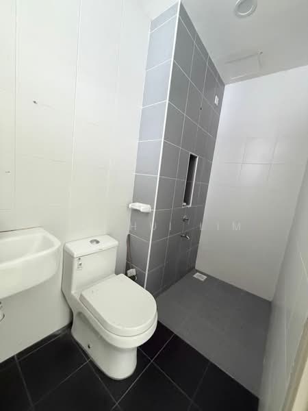 Apartment for Sale at Aliff Avenue (Dwi Alif) - Hui Hui Lim - Bathroom - PropertyGuru.com.my