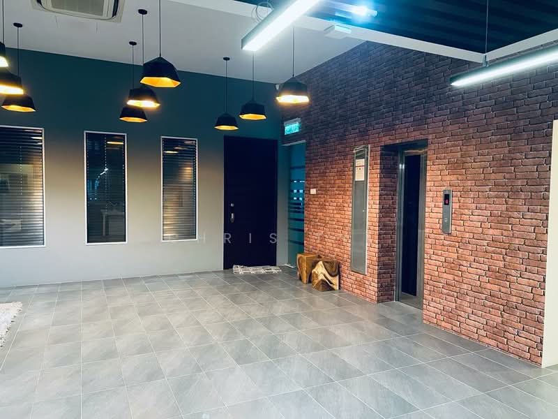 Kedai untuk Dijual di Seksyen U8 (Shah Alam) - Chris Tye - Entrance - PropertyGuru.com.my