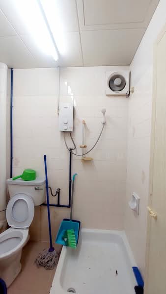 Pangsapuri untuk Disewa di Midlands Court - Ryan Sim - Bathroom - PropertyGuru.com.my