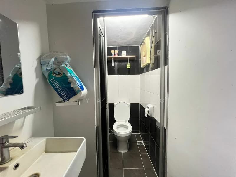 Kedai untuk Dijual di George Town (Penang) - Bryan Teng - Bathroom - PropertyGuru.com.my