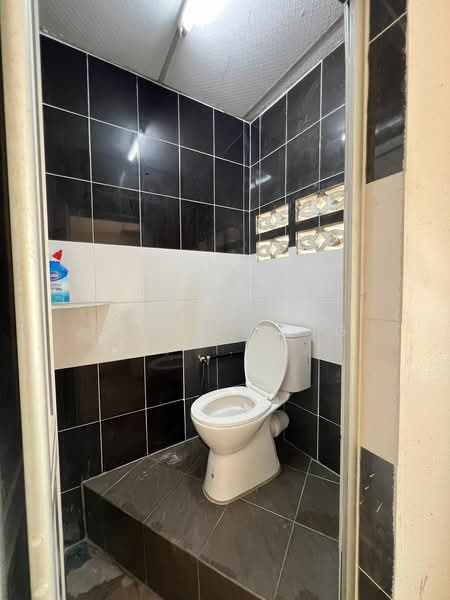 Kedai untuk Dijual di George Town (Penang) - Bryan Teng - Bathroom - PropertyGuru.com.my