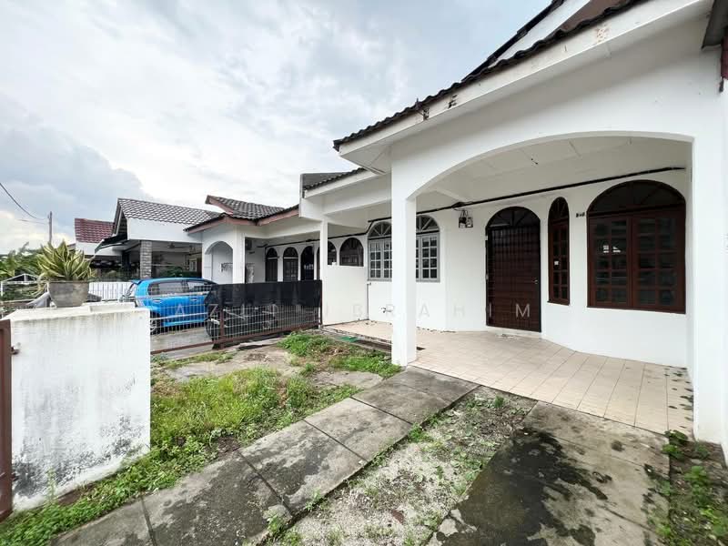 1-storey Terraced House for Sale in Taman Alam Megah (Shah Alam) - Azli Ibrahim - Exterior - PropertyGuru.com.my