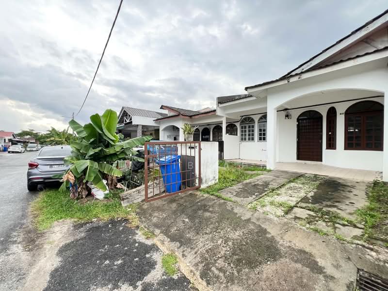 1-storey Terraced House for Sale in Taman Alam Megah (Shah Alam) - Azli Ibrahim - Exterior - PropertyGuru.com.my