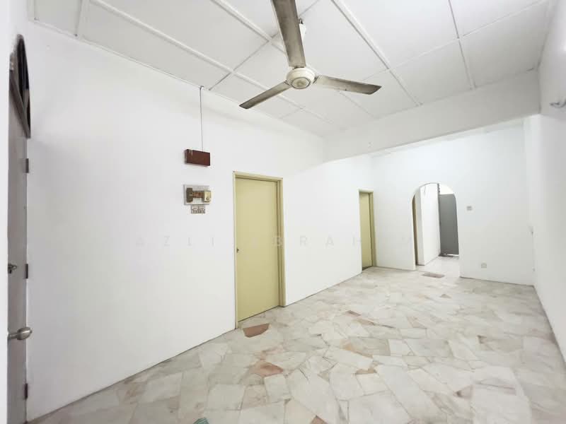 1-storey Terraced House for Sale in Taman Alam Megah (Shah Alam) - Azli Ibrahim - Living Room - PropertyGuru.com.my