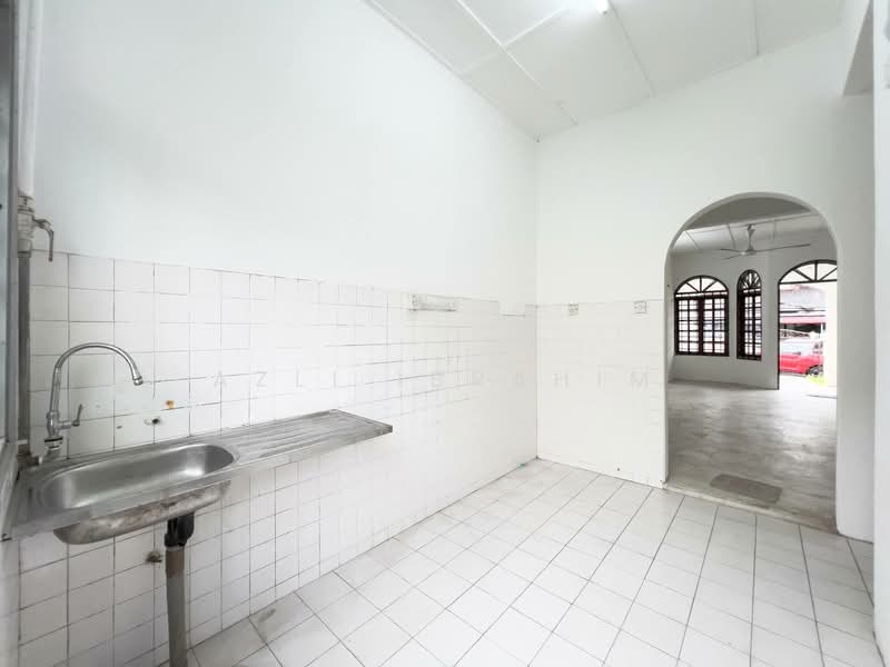 1-storey Terraced House for Sale in Taman Alam Megah (Shah Alam) - Azli Ibrahim - Kitchen - PropertyGuru.com.my