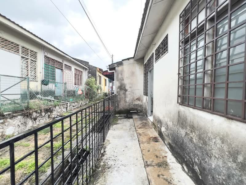 1-storey Terraced House for Sale in Taman Alam Megah (Shah Alam) - Azli Ibrahim - Exterior - PropertyGuru.com.my