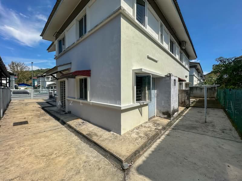 Semi-Detached House for Sale in Taman Tasik Semenyih (Semenyih) - Azli Ibrahim - Exterior - PropertyGuru.com.my