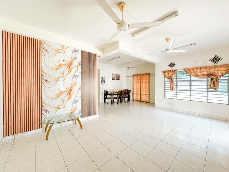 Semi-Detached House for Sale in Taman Tasik Semenyih (Semenyih) - Azli Ibrahim - Living Room - PropertyGuru.com.my