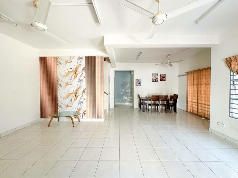 Semi-Detached House for Sale in Taman Tasik Semenyih (Semenyih) - Azli Ibrahim - Living Room - PropertyGuru.com.my