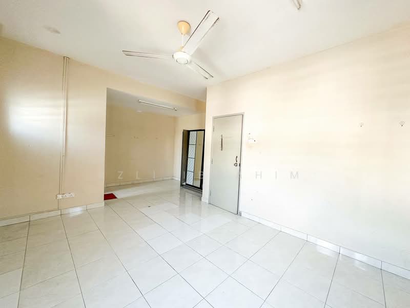 Semi-Detached House for Sale in Taman Tasik Semenyih (Semenyih) - Azli Ibrahim - Living Room - PropertyGuru.com.my