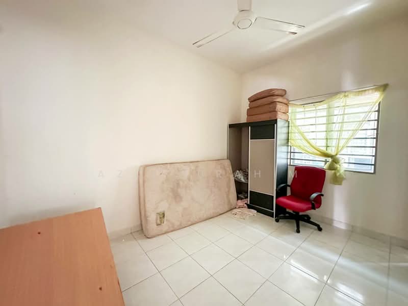 Semi-Detached House for Sale in Taman Tasik Semenyih (Semenyih) - Azli Ibrahim - Bedroom - PropertyGuru.com.my