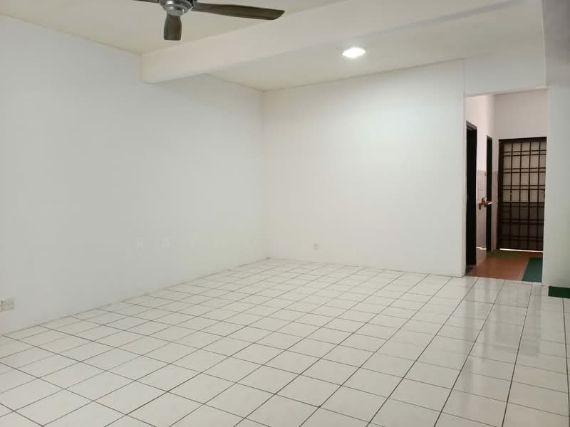 2-storey Terraced House for Sale in Bandar Putra Permai (Seri Kembangan) - Raymond Ong - Living Room - PropertyGuru.com.my