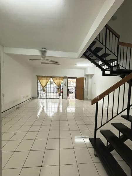 2-storey Terraced House for Sale in Bandar Putra Permai (Seri Kembangan) - Raymond Ong - Living Room - PropertyGuru.com.my