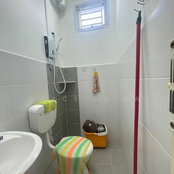Apartment for Rent at Pangsapuri Kasturi Bandar Dato Onn - Grace Chiew - Bathroom - PropertyGuru.com.my
