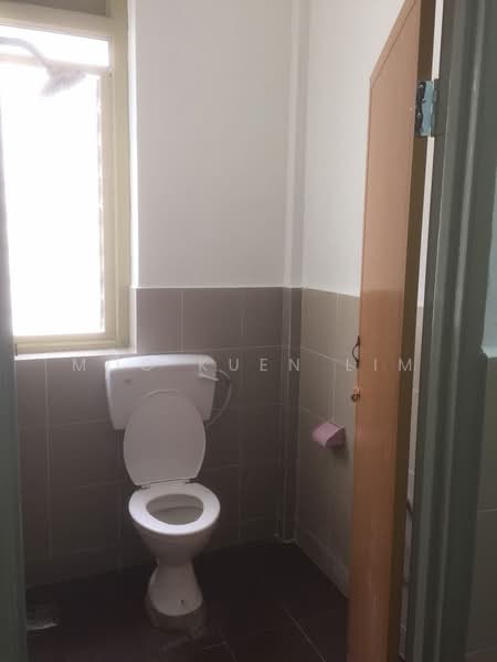 Shop for Sale in Ipoh (Perak) - Moo Kuen Lim - Bathroom - PropertyGuru.com.my