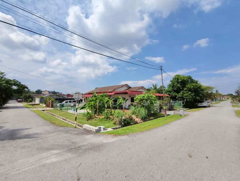 Bungalow for Sale in Kampung Bahagia Jiboi (Ampangan) - Ismi Muhammad - Exterior - PropertyGuru.com.my