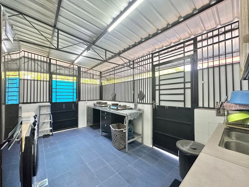 Bungalow for Sale in Seksyen 6 (Shah Alam) - Ilman Nahri - Kitchen - PropertyGuru.com.my