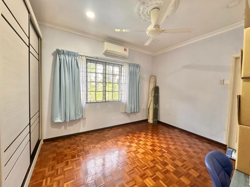 Bungalow for Sale in Seksyen 6 (Shah Alam) - Ilman Nahri - Bedroom - PropertyGuru.com.my