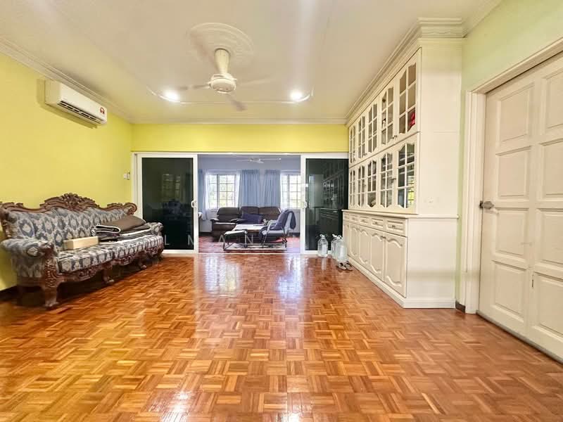 Bungalow for Sale in Seksyen 6 (Shah Alam) - Ilman Nahri - Living Room - PropertyGuru.com.my