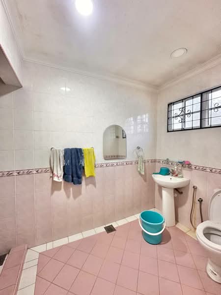 Bungalow for Sale in Seksyen 6 (Shah Alam) - Ilman Nahri - Bathroom - PropertyGuru.com.my