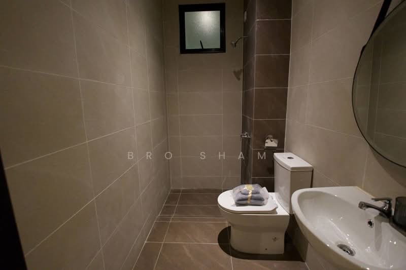 Pangsapuri untuk Dijual di Pinegate Residency Project~Kimlun Land - Bro Sham - Bathroom - PropertyGuru.com.my