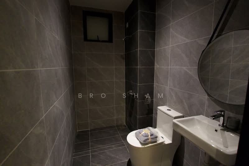 Pangsapuri untuk Dijual di Pinegate Residency Project~Kimlun Land - Bro Sham - Bathroom - PropertyGuru.com.my