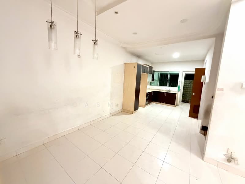 Rumah Teres 1.5 Tingkat untuk Dijual di Taman Gaya (Ulu Tiram) - Casmin Eu - Kitchen - PropertyGuru.com.my
