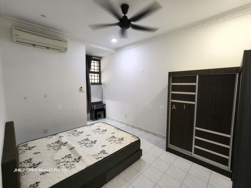 1.5-storey Terraced House for Sale in Taman Perling (Perling) - Richard Shai - Bedroom - PropertyGuru.com.my