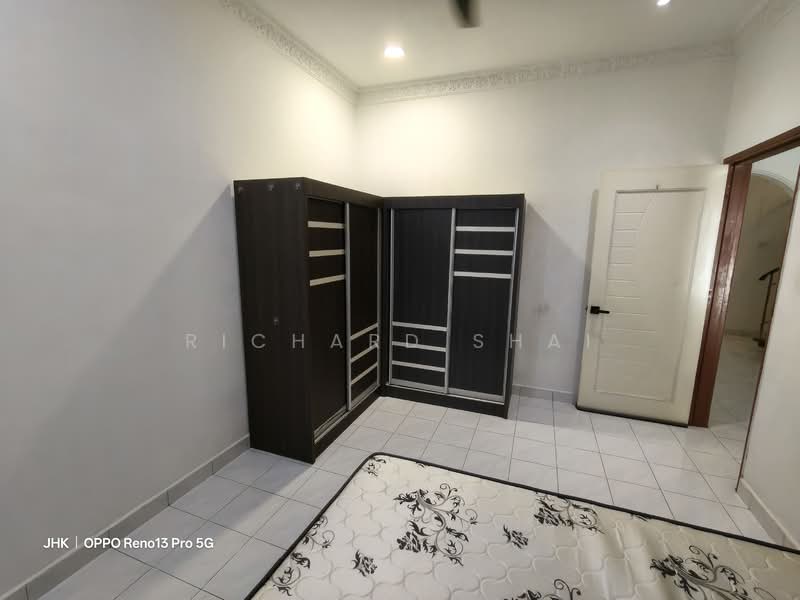 1.5-storey Terraced House for Sale in Taman Perling (Perling) - Richard Shai - Bedroom - PropertyGuru.com.my