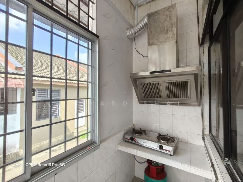 1.5-storey Terraced House for Sale in Taman Perling (Perling) - Richard Shai - Kitchen - PropertyGuru.com.my