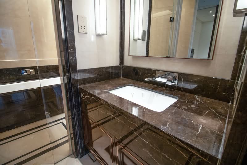 Kediaman Servis untuk Dijual di Pavilion Suites - Kiki Yew - Bathroom - PropertyGuru.com.my