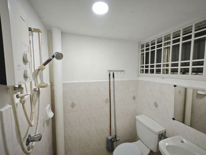 Apartment for Rent at Bayu Puteri 2 - Hong Charng Lee - Bathroom - PropertyGuru.com.my