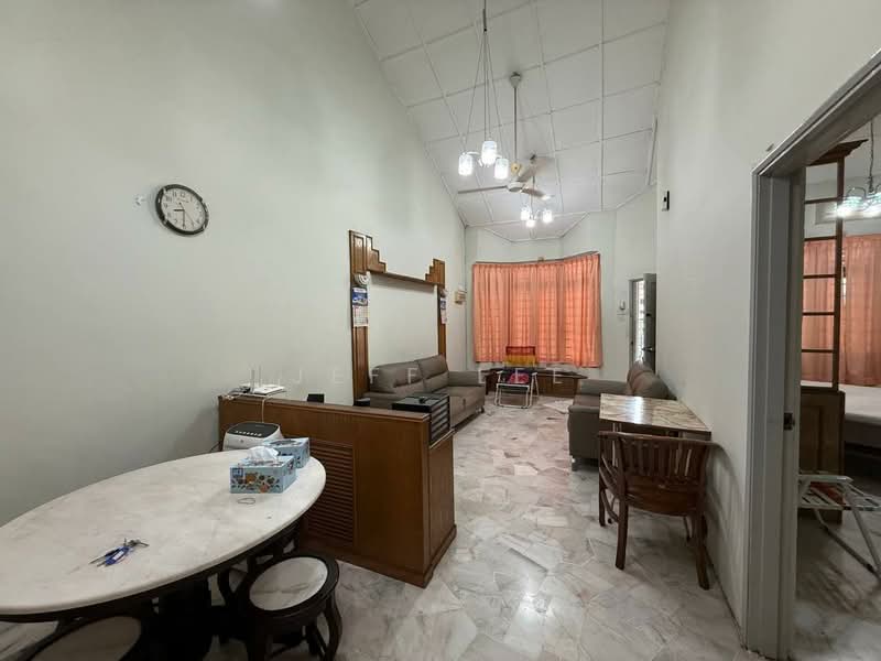 1-storey Terraced House for Sale in Bandar Baru Uda (Johor Bahru) - Jeff Lee - Living Room - PropertyGuru.com.my
