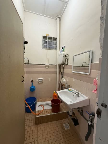 1-storey Terraced House for Sale in Bandar Baru Uda (Johor Bahru) - Jeff Lee - Bathroom - PropertyGuru.com.my