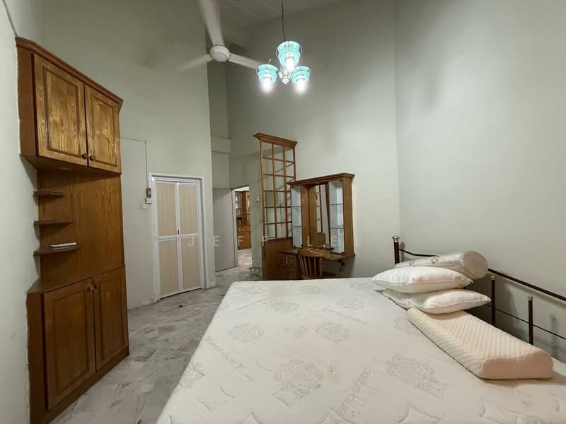 1-storey Terraced House for Sale in Bandar Baru Uda (Johor Bahru) - Jeff Lee - Bedroom - PropertyGuru.com.my