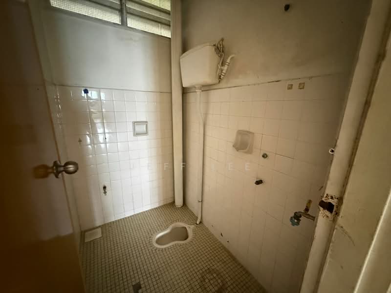 Rumah Teres 1 Tingkat untuk Dijual di Taman Pelangi (Johor Bahru) - Jeff Lee - Bathroom - PropertyGuru.com.my