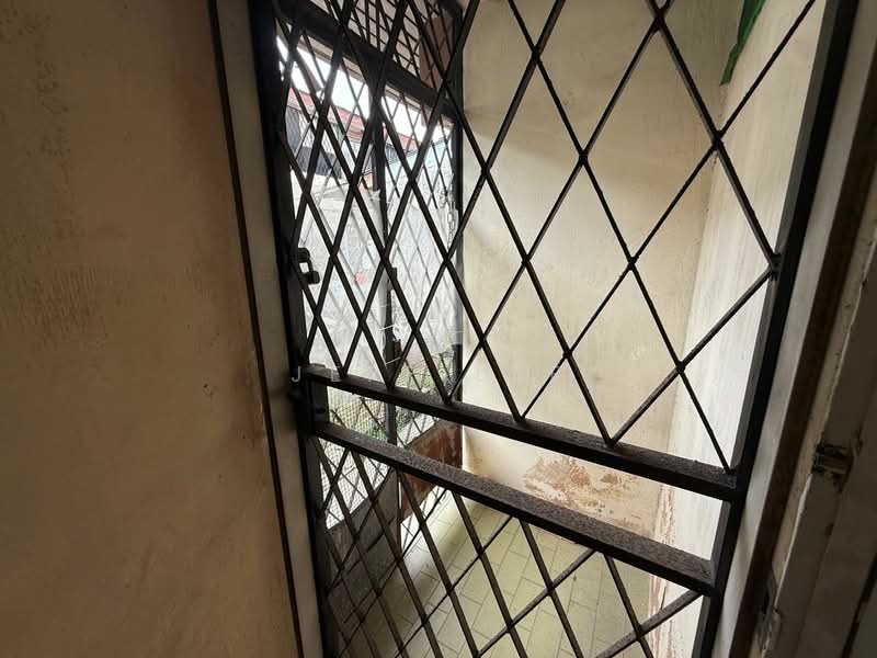 Rumah Teres 1 Tingkat untuk Dijual di Taman Pelangi (Johor Bahru) - Jeff Lee - Entrance - PropertyGuru.com.my
