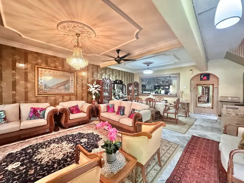 Rumah Teres 2 Tingkat untuk Dijual di Taman Desaria (Petaling Jaya) - Ilman Nahri - Living Room - PropertyGuru.com.my