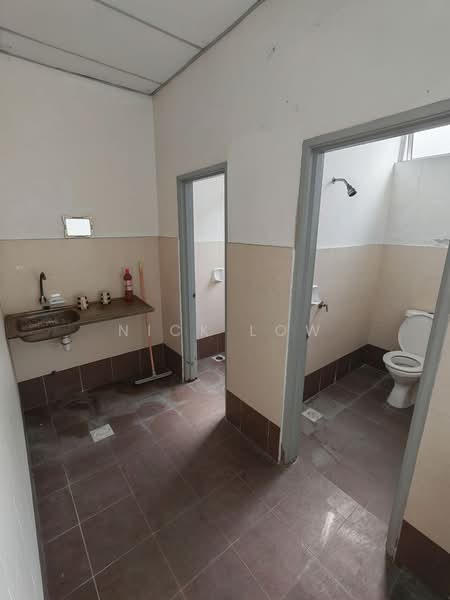 Pejabat untuk Disewa di Kempas (Johor Bahru) - Nick Low - Bathroom - PropertyGuru.com.my